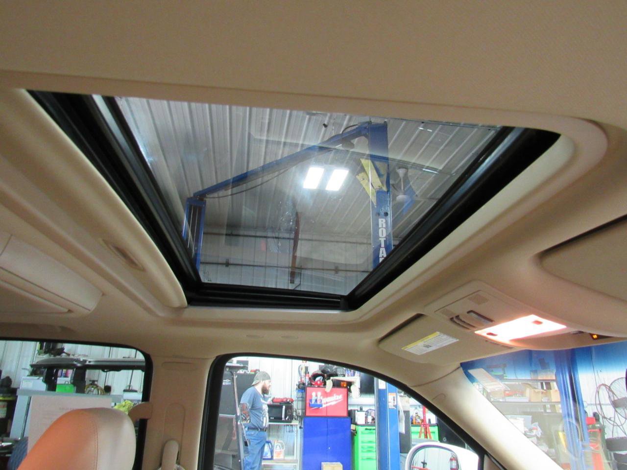 Used 2010 Cadillac Escalade Luxury AWD/4WD image 40