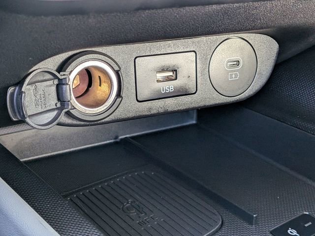 Used 2025 Hyundai Elantra Limited image 24