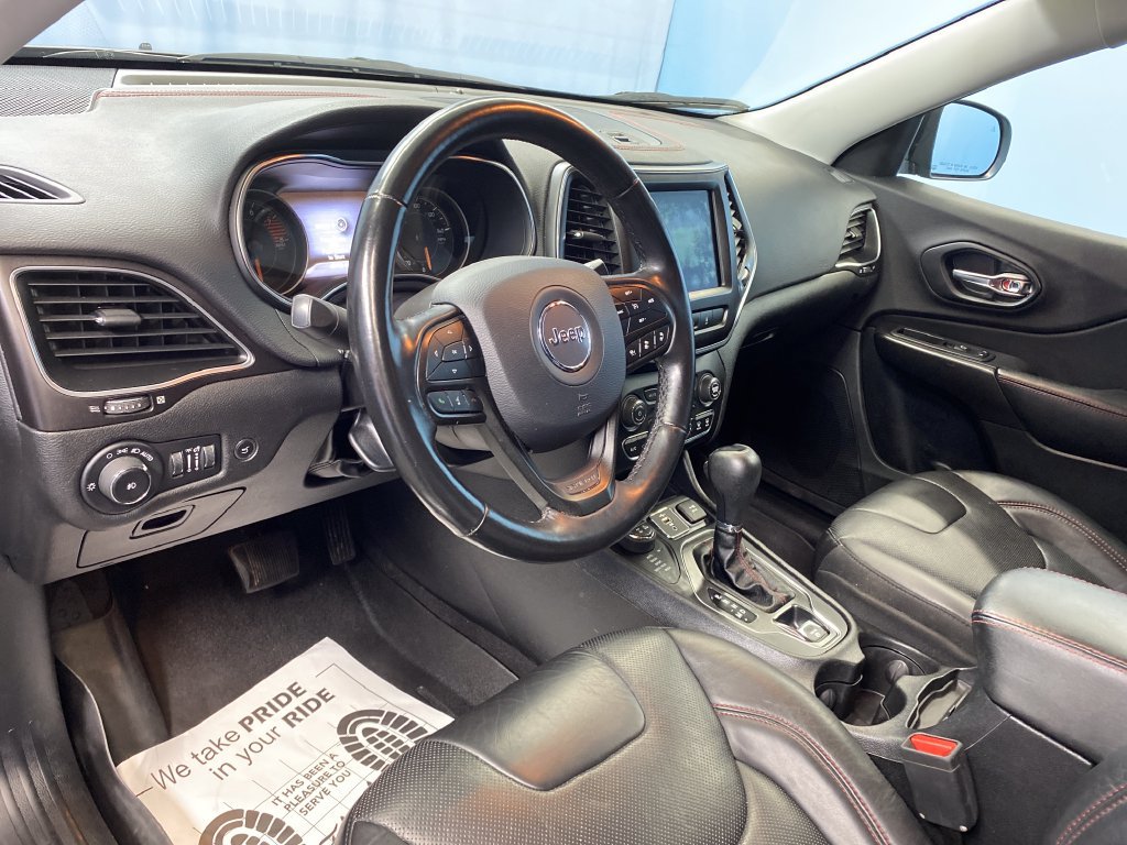 Used 2020 Jeep Cherokee Trailhawk AWD/4WD image 12
