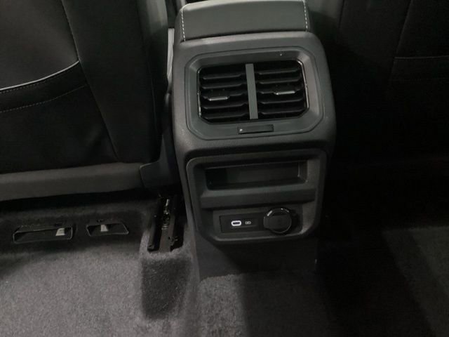 Certified 2024 Volkswagen Tiguan SE image 15