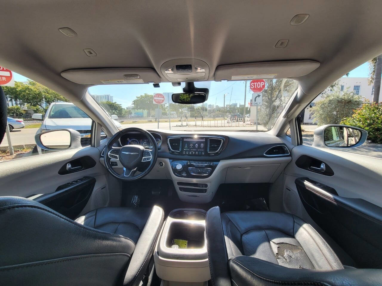 Used 2018 Chrysler Pacifica Touring-L Plus w/ Advanced Safetytec Group image 18