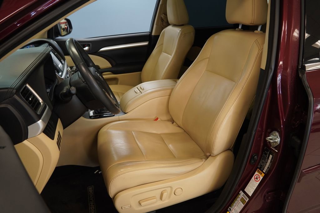 Used 2015 Toyota Highlander XLE image 3