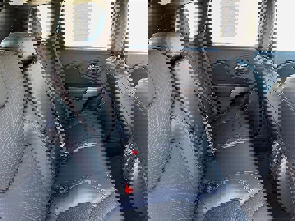 Used 2021 Jeep Cherokee Latitude Lux w/ Comfort/Convenience Group image 27