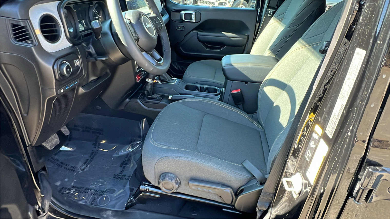 Used 2025 Jeep Wrangler Willys image 16