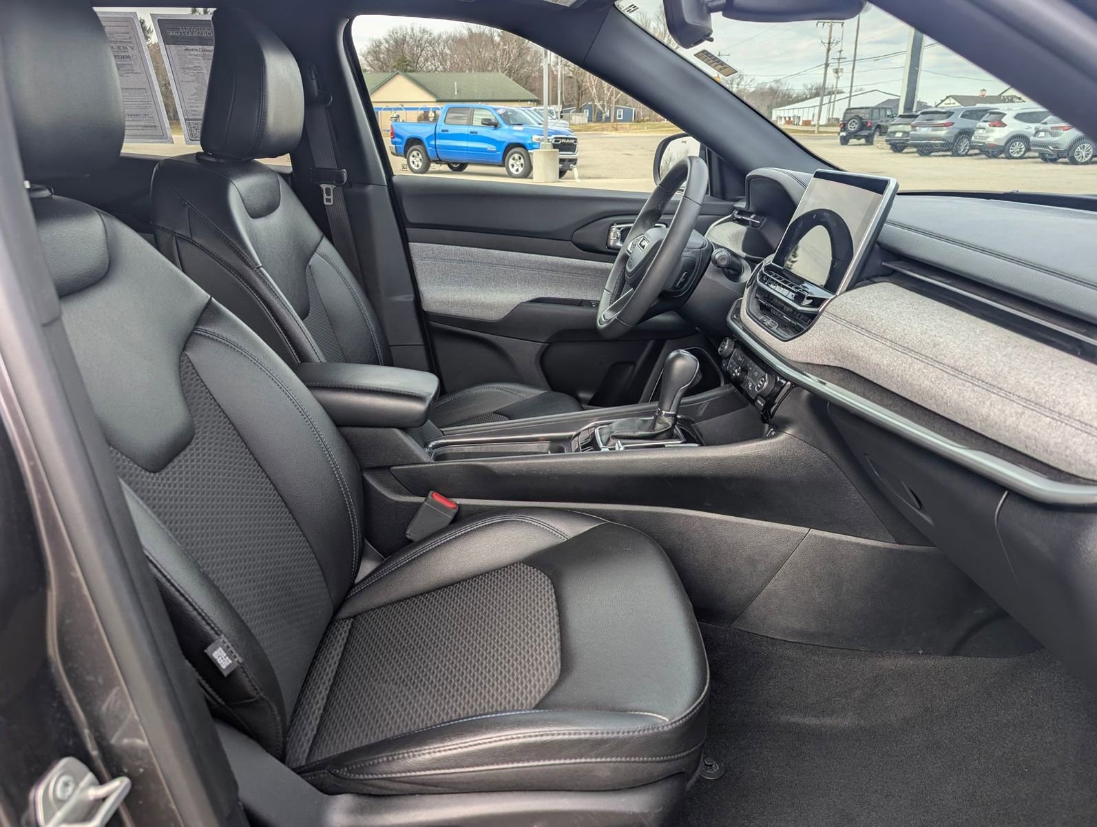 Used 2024 Jeep Compass Latitude image 26