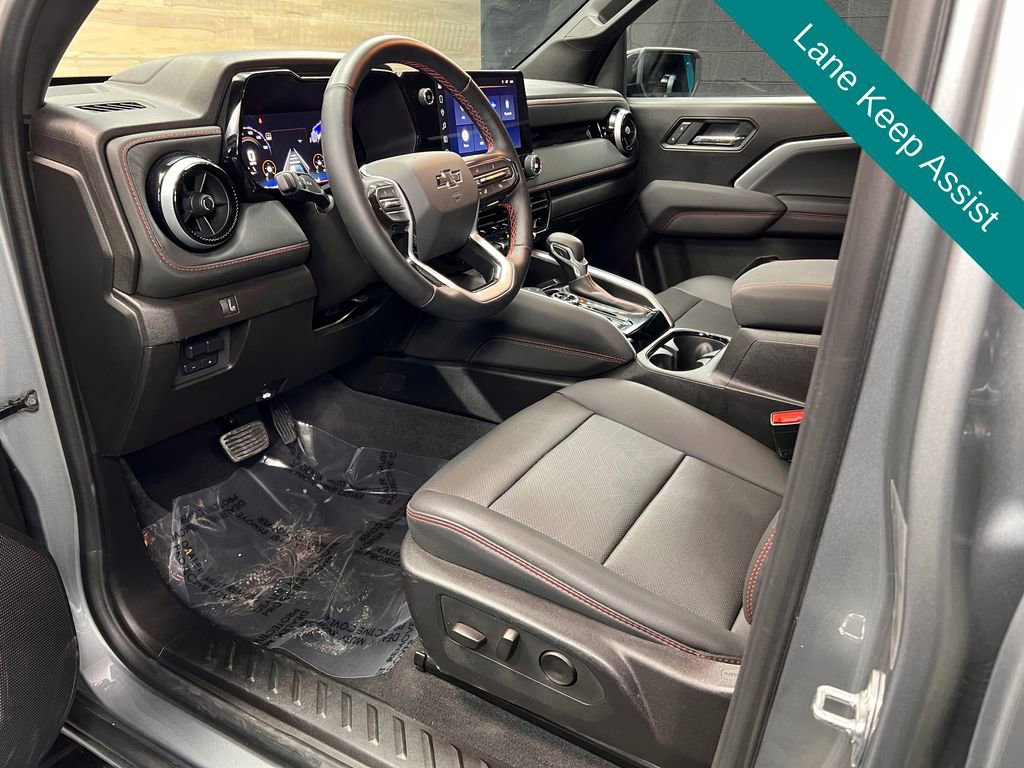 Used 2025 Chevrolet Colorado Z71 w/ Midnight Edition image 3