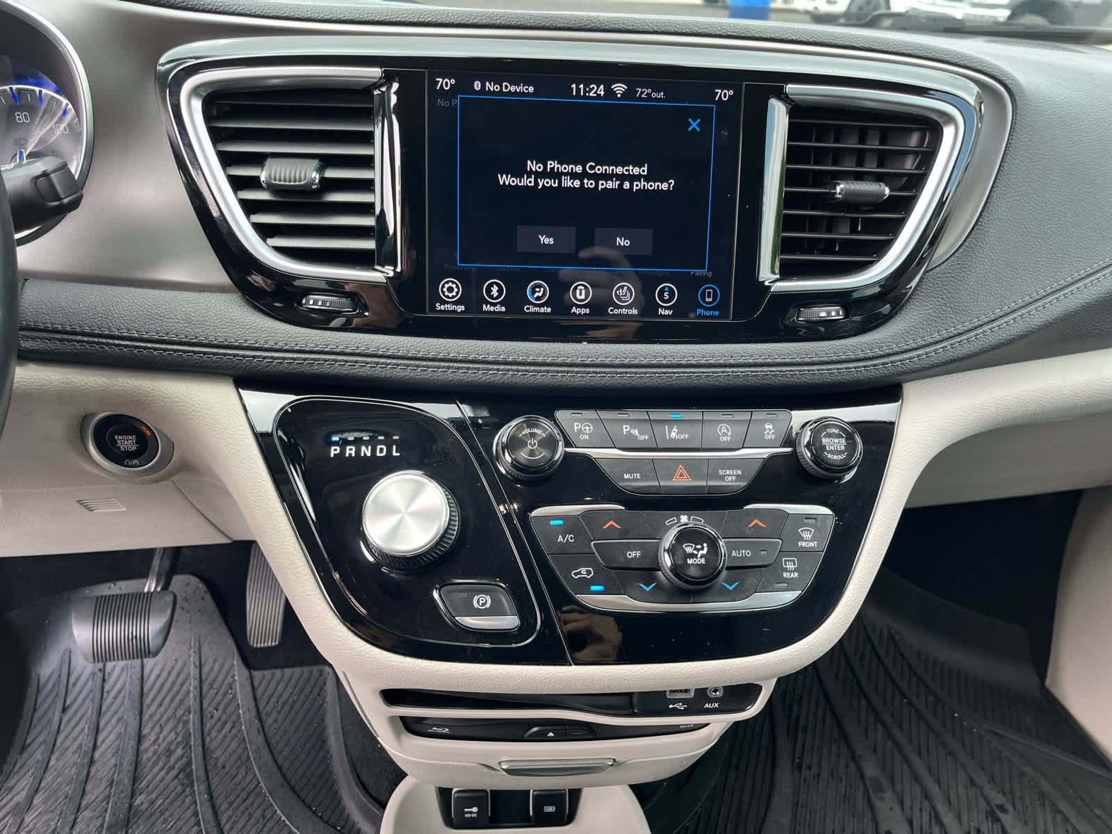 Used 2018 Chrysler Pacifica Limited w/ Tire & Wheel Group FWD image 18