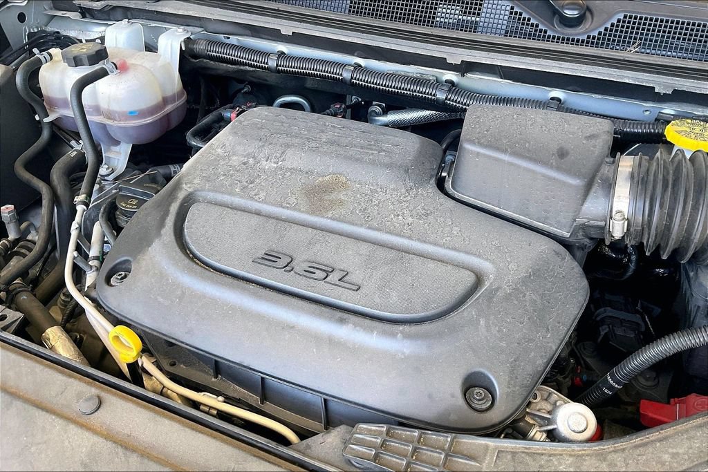 Used 2024 Chrysler Pacifica Touring-L FWD image 33
