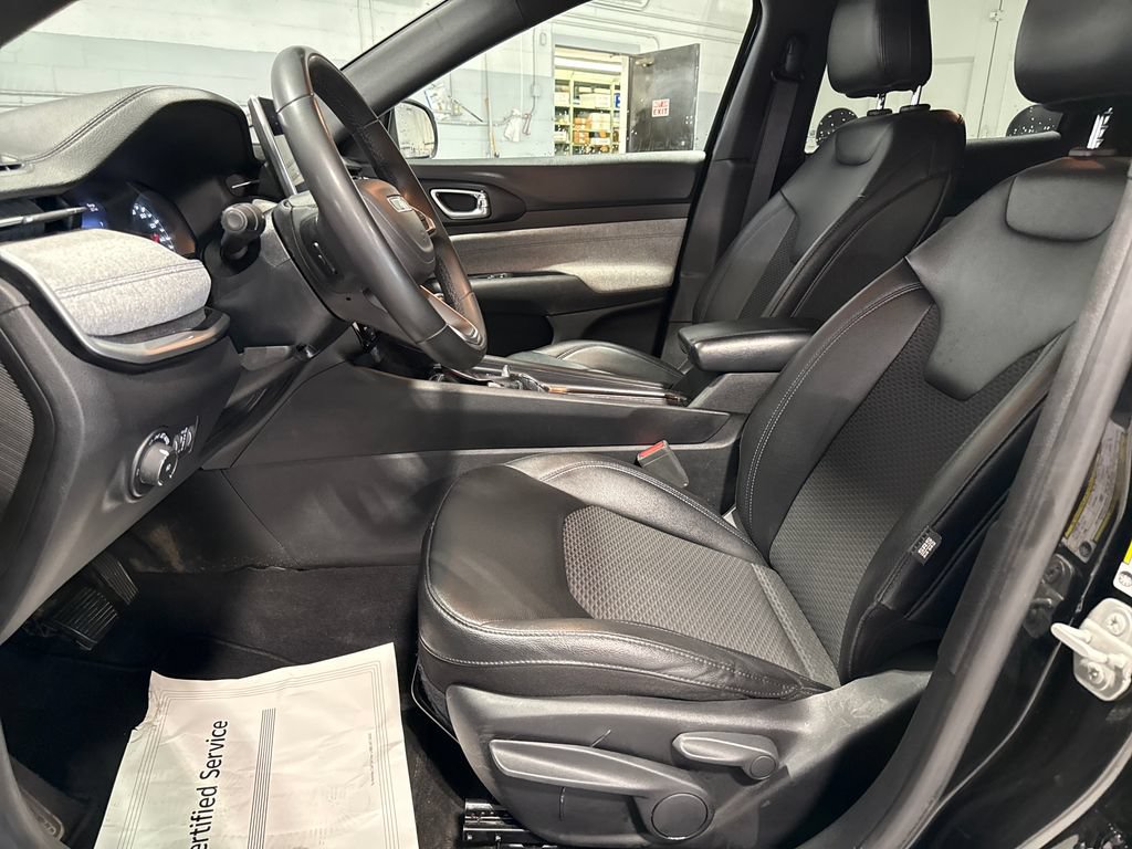 Used 2024 Jeep Compass Latitude AWD/4WD image 23