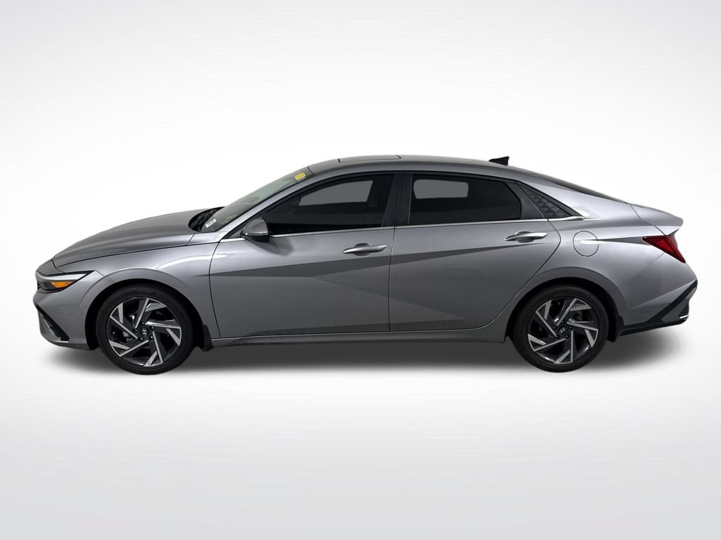 Certified 2025 Hyundai Elantra Limited FWD image 8