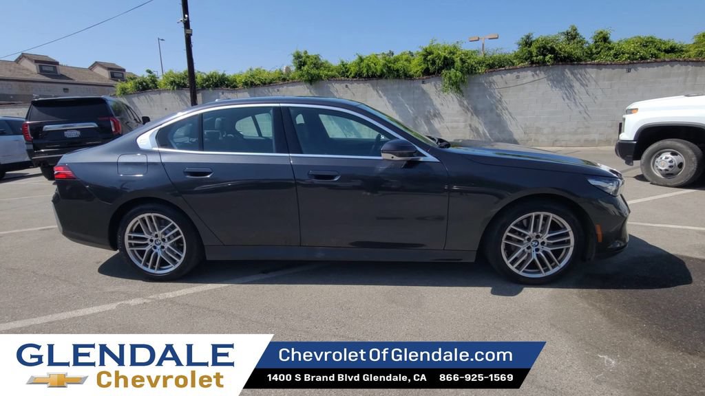 Used 2024 BMW 530i RWD image 2