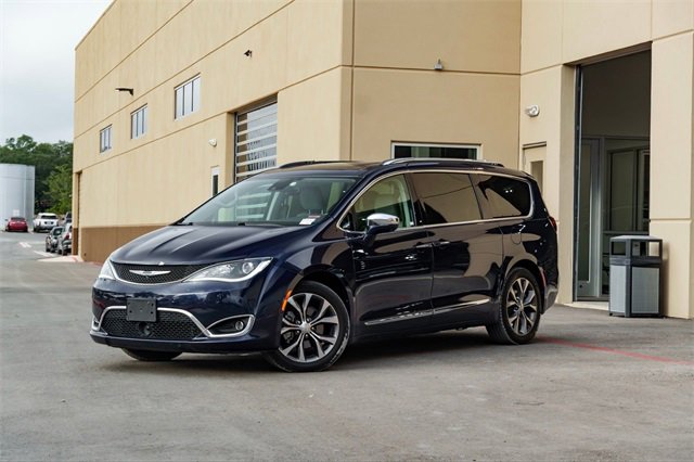 Used 2017 Chrysler Pacifica Limited w/ UConnect Theater Package