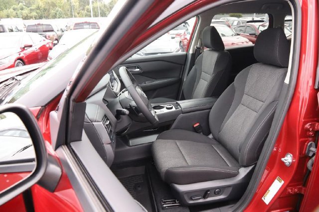 Certified 2025 Nissan Rogue SV AWD/4WD image 9