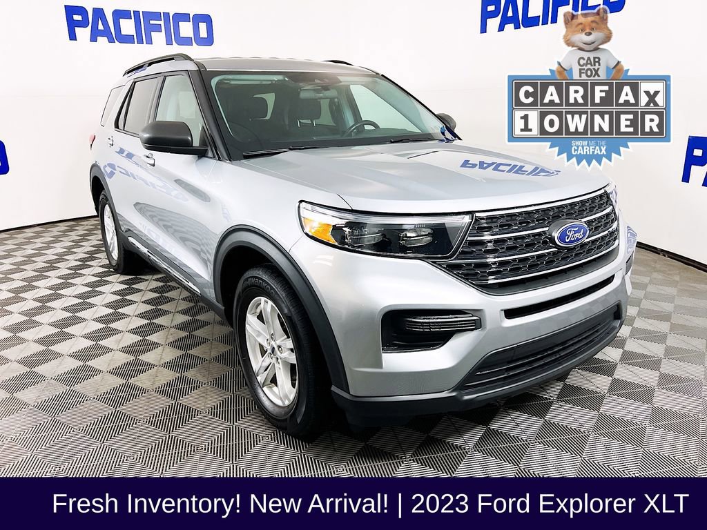Used 2023 Ford Explorer XLT image 1