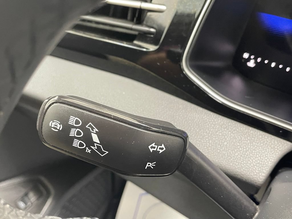 Used 2025 Volkswagen Jetta Sport FWD image 28