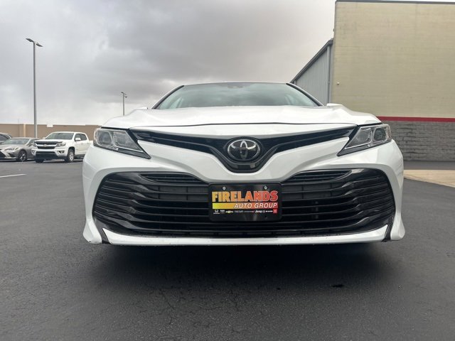 Used 2019 Toyota Camry L image 2