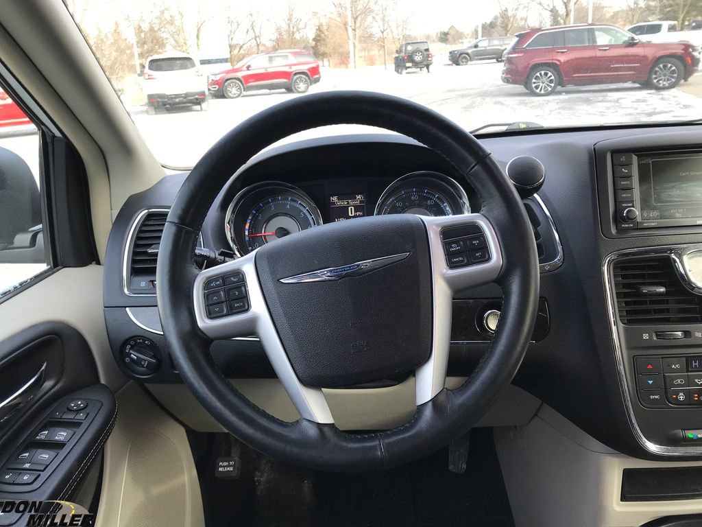Certified 2016 Chrysler Town & Country Touring w/ Driver Convenience Group image 12