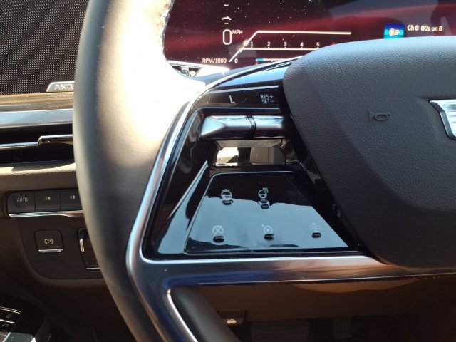 Used 2025 Cadillac Escalade Premium Luxury AWD/4WD image 34