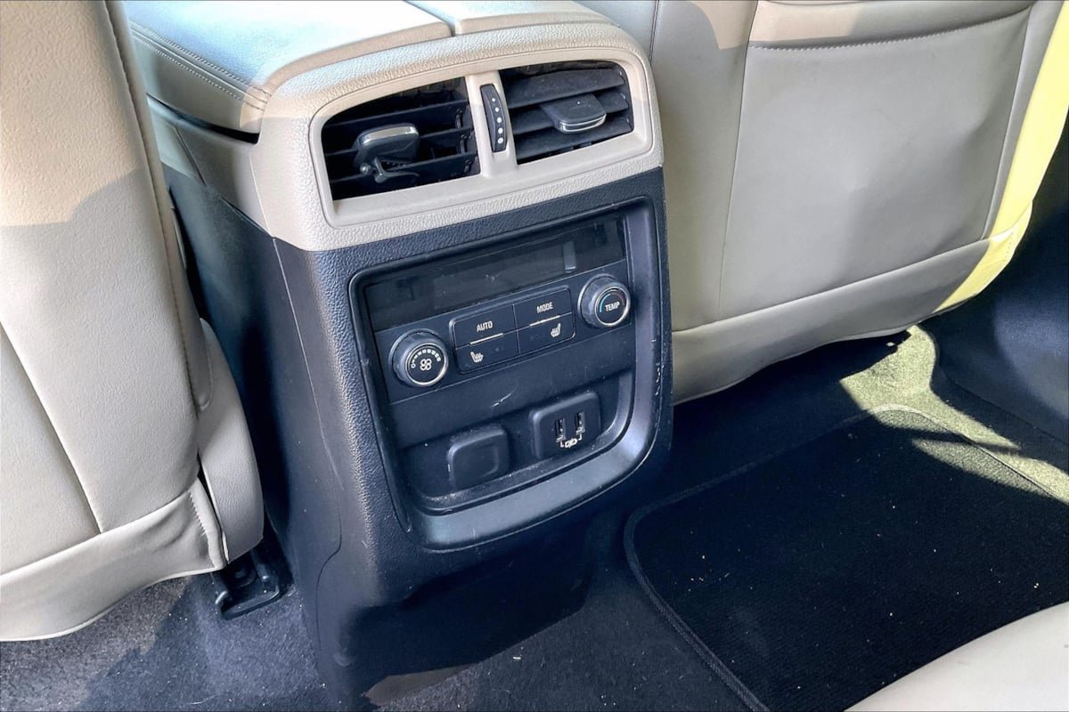 Used 2020 Buick Envision Essence w/ LPO, Cargo Package FWD image 31