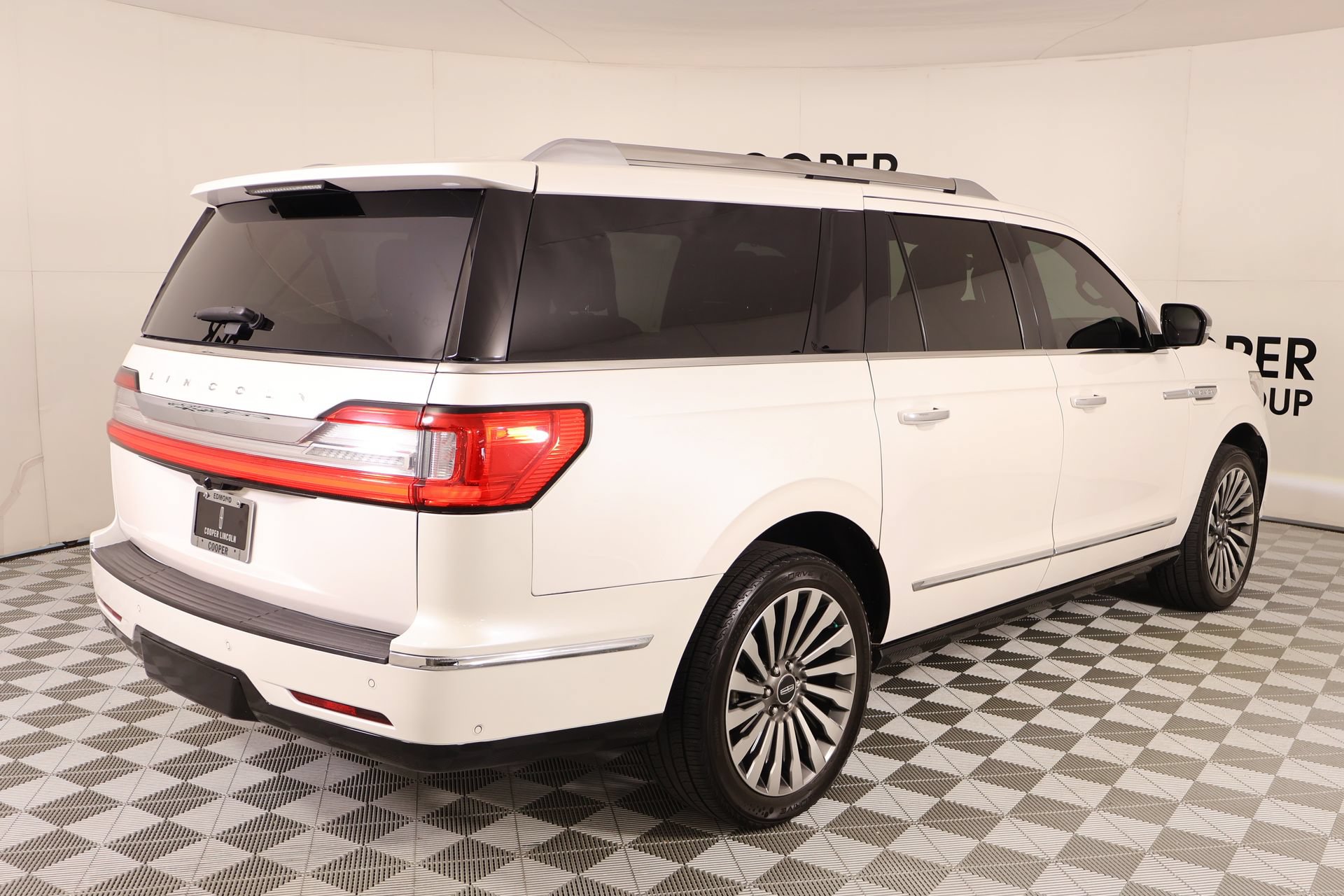 Used 2019 Lincoln Navigator L Reserve AWD/4WD image 23