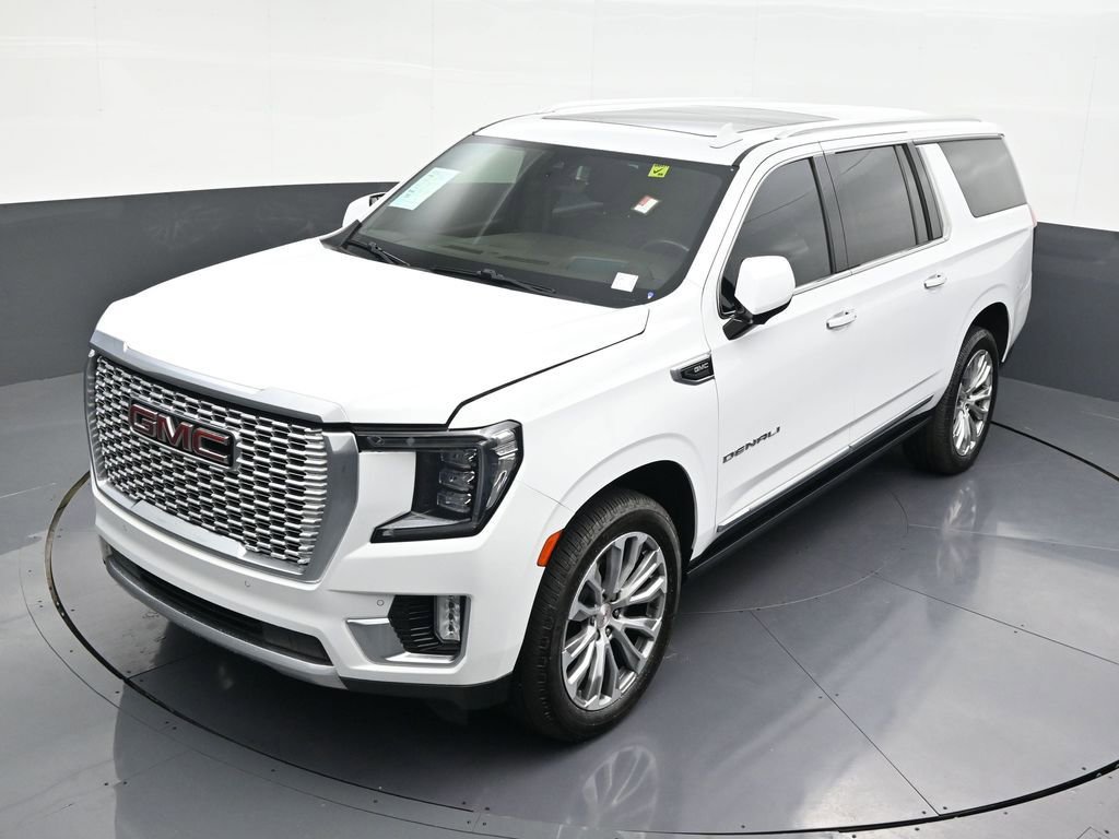 Used 2022 GMC Yukon XL Denali w/ Denali Premium Package image 17