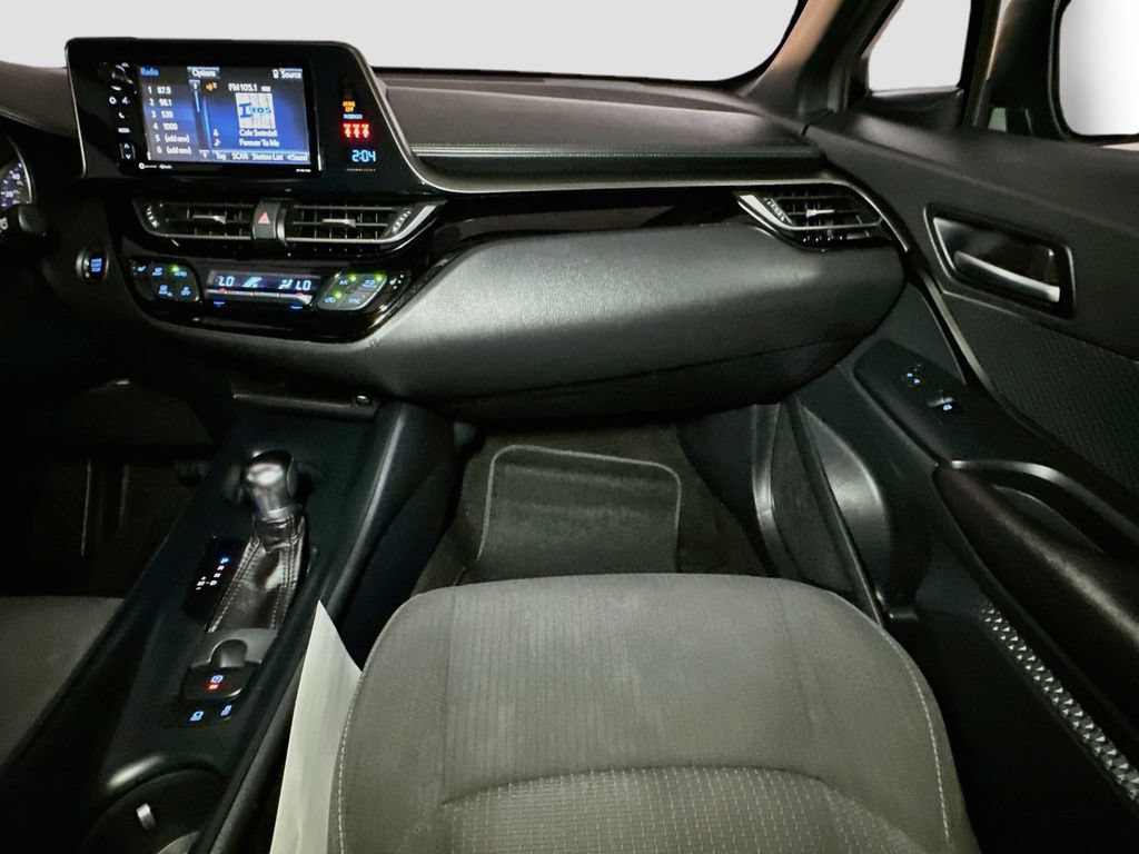 Used 2018 Toyota C-HR XLE FWD image 29
