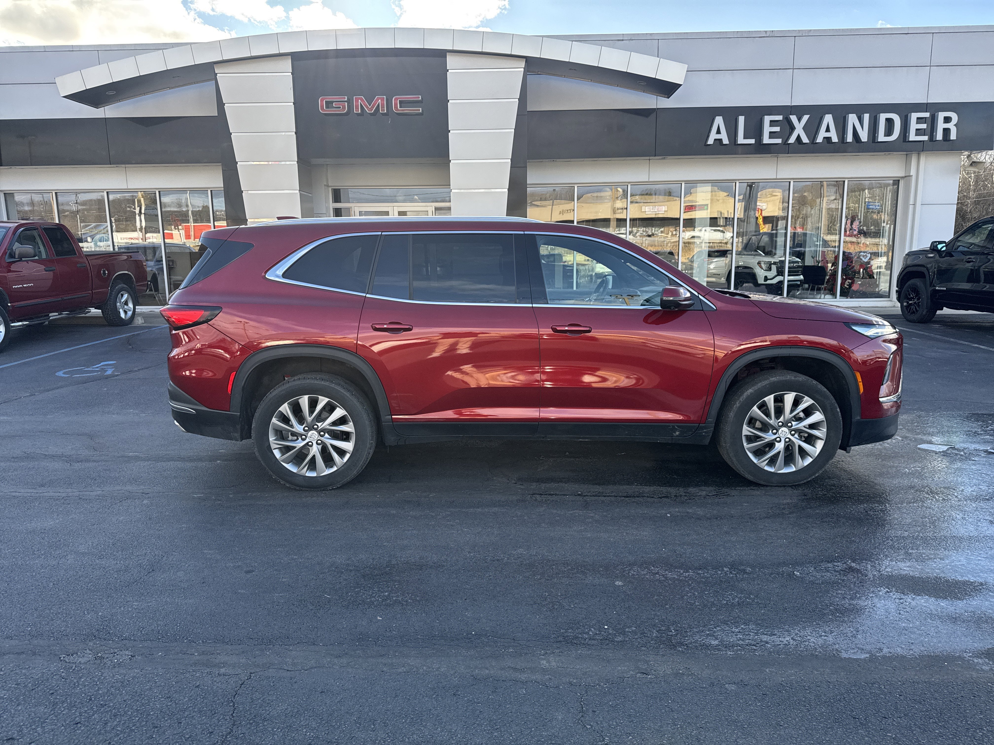 Used 2025 Buick Enclave Preferred image 2