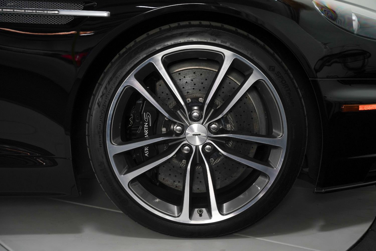 Used 2010 Aston Martin DBS Coupe image 23