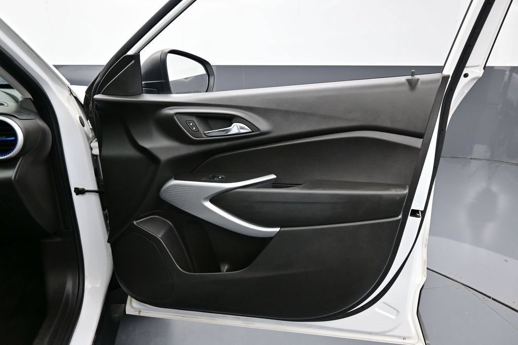 Used 2024 Chevrolet Trax LS FWD image 32