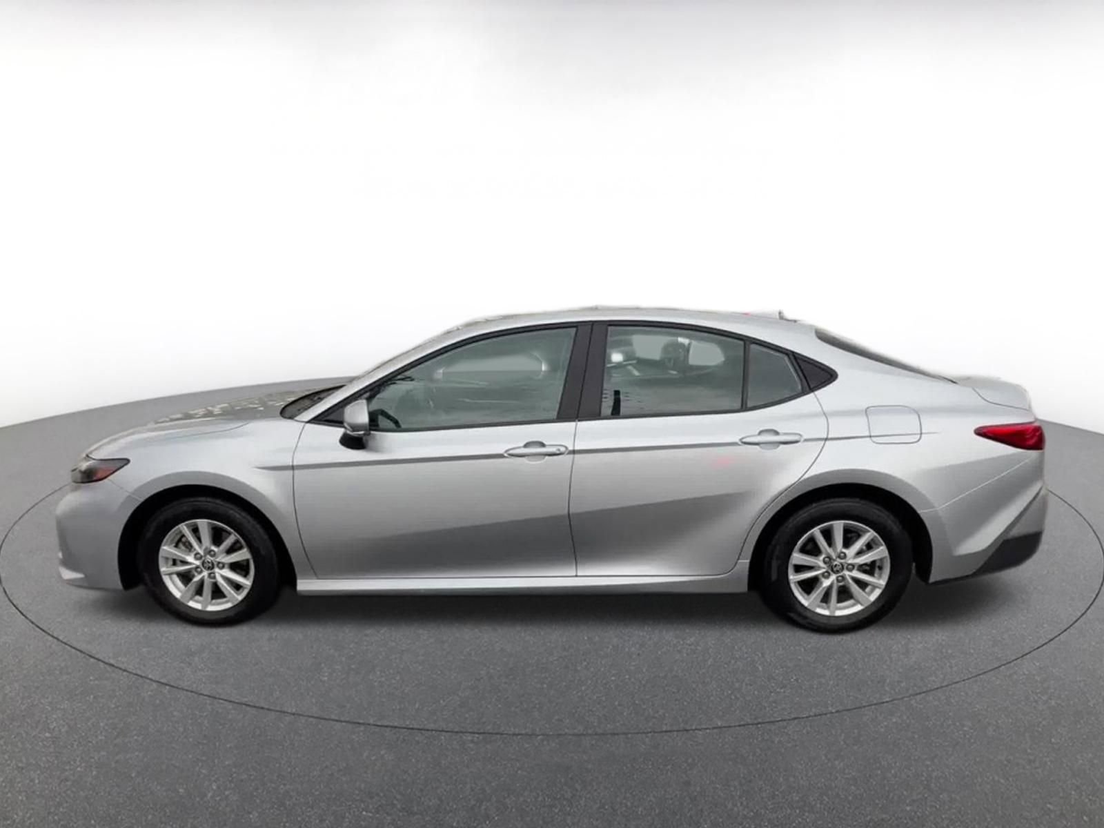 Used 2025 Toyota Camry LE image 9