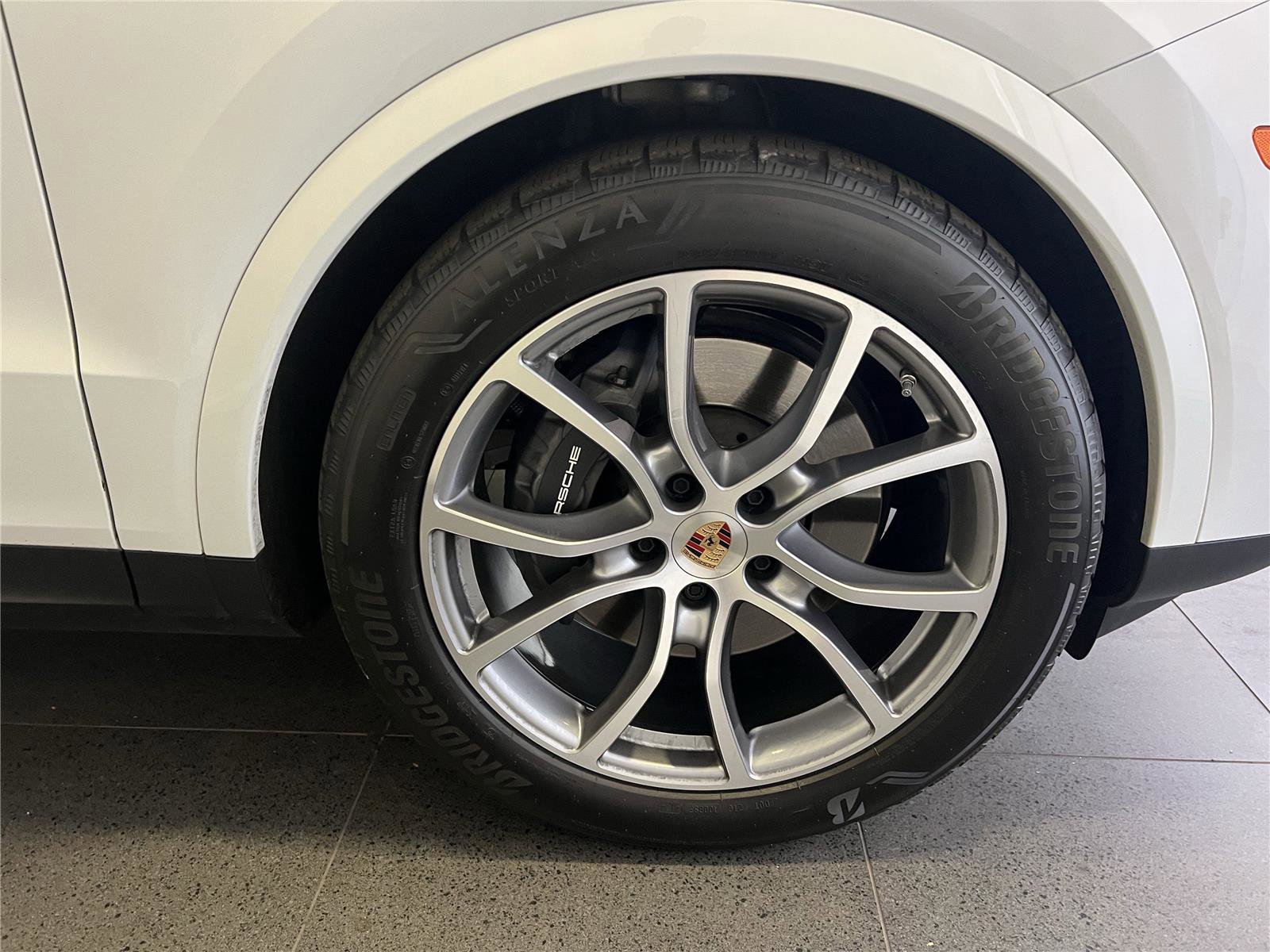 Certified 2025 Porsche Cayenne Coupe image 12