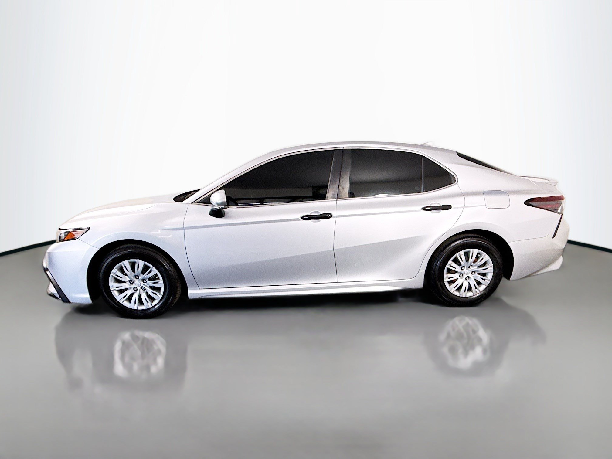 Used 2022 Toyota Camry SE w/ Convenience Package FWD image 6