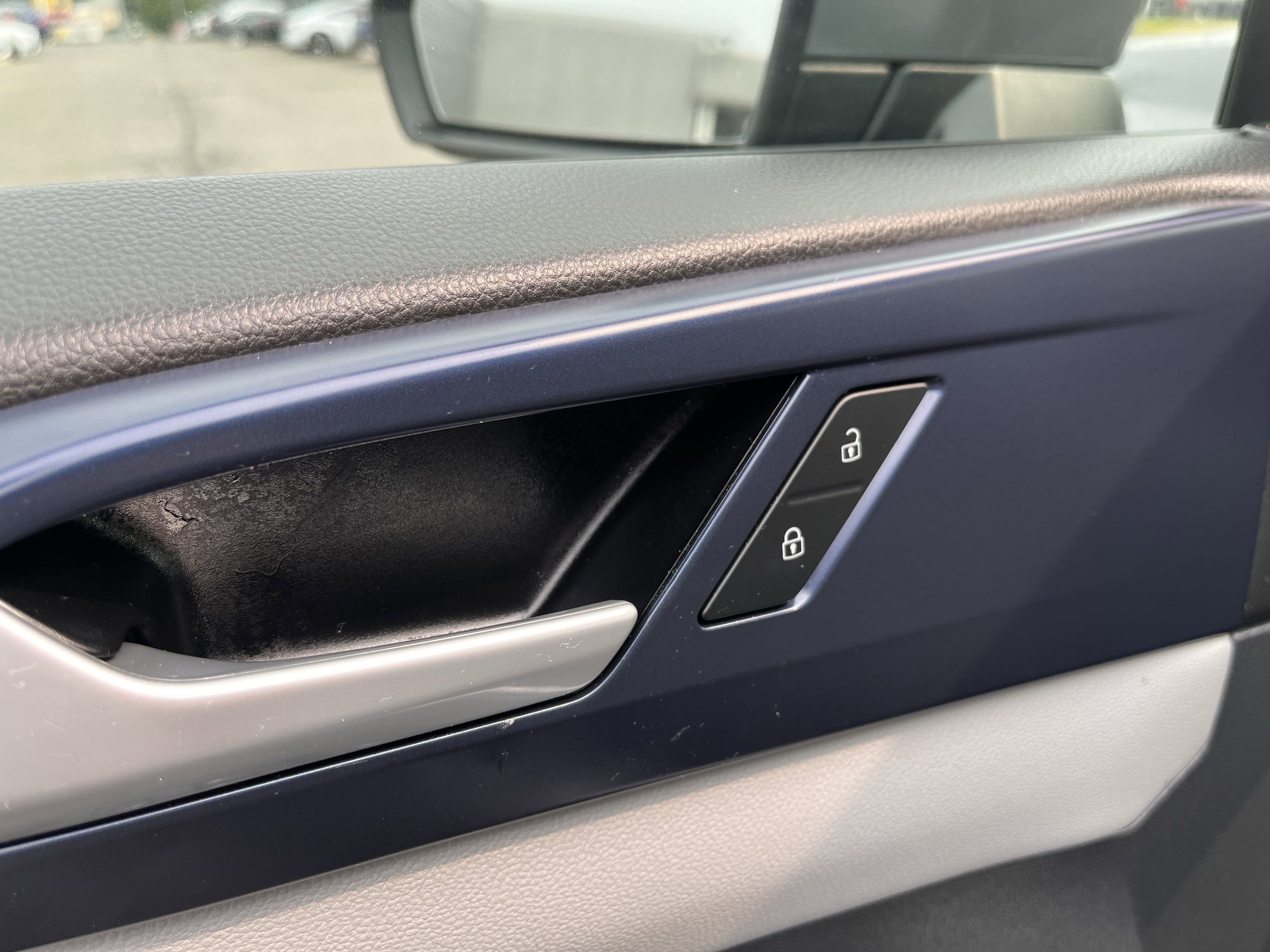 Certified 2023 Volkswagen Taos SE w/ Panoramic Sunroof Package image 8