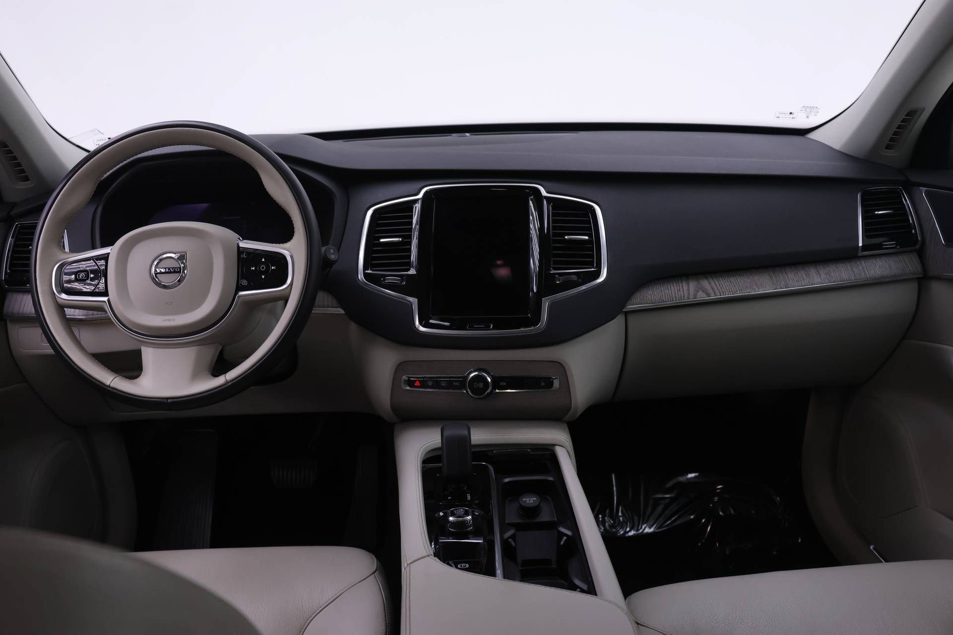Used 2024 Volvo XC90 B6 Plus AWD/4WD image 8