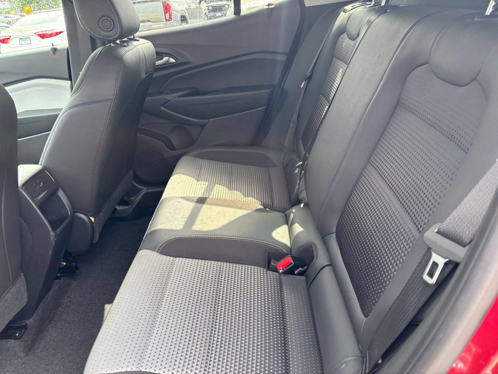 Used 2025 Chevrolet Trax LT FWD image 23
