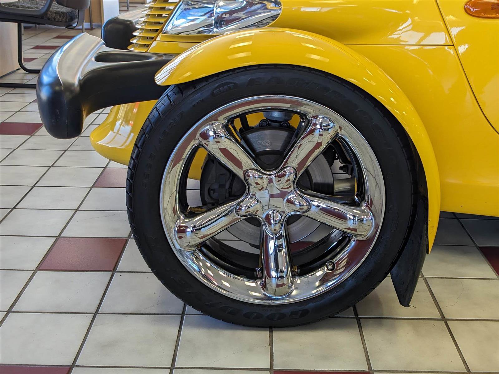 Used 2002 Chrysler Prowler image 13