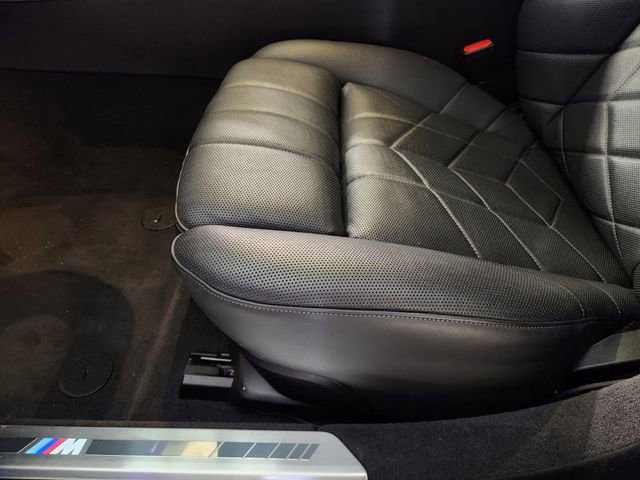 Used 2025 BMW 740i RWD image 25