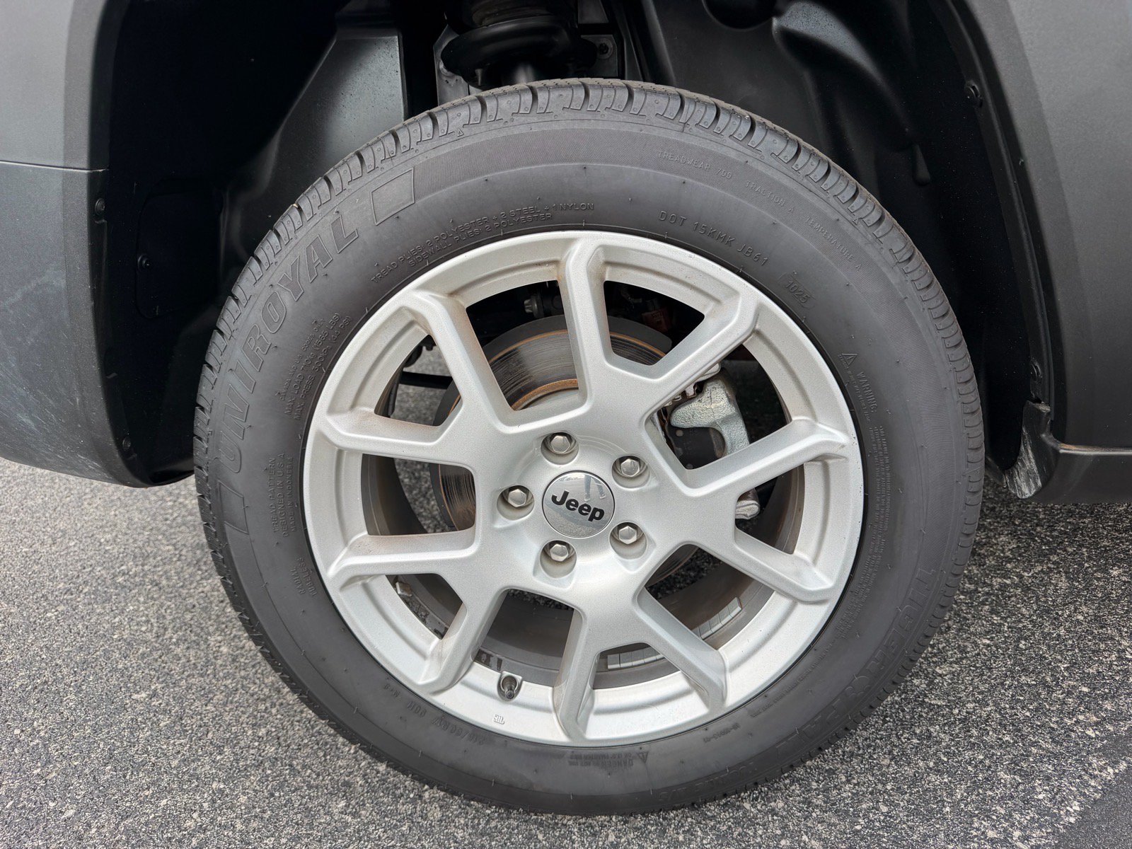Used 2023 Jeep Renegade Latitude AWD/4WD image 19