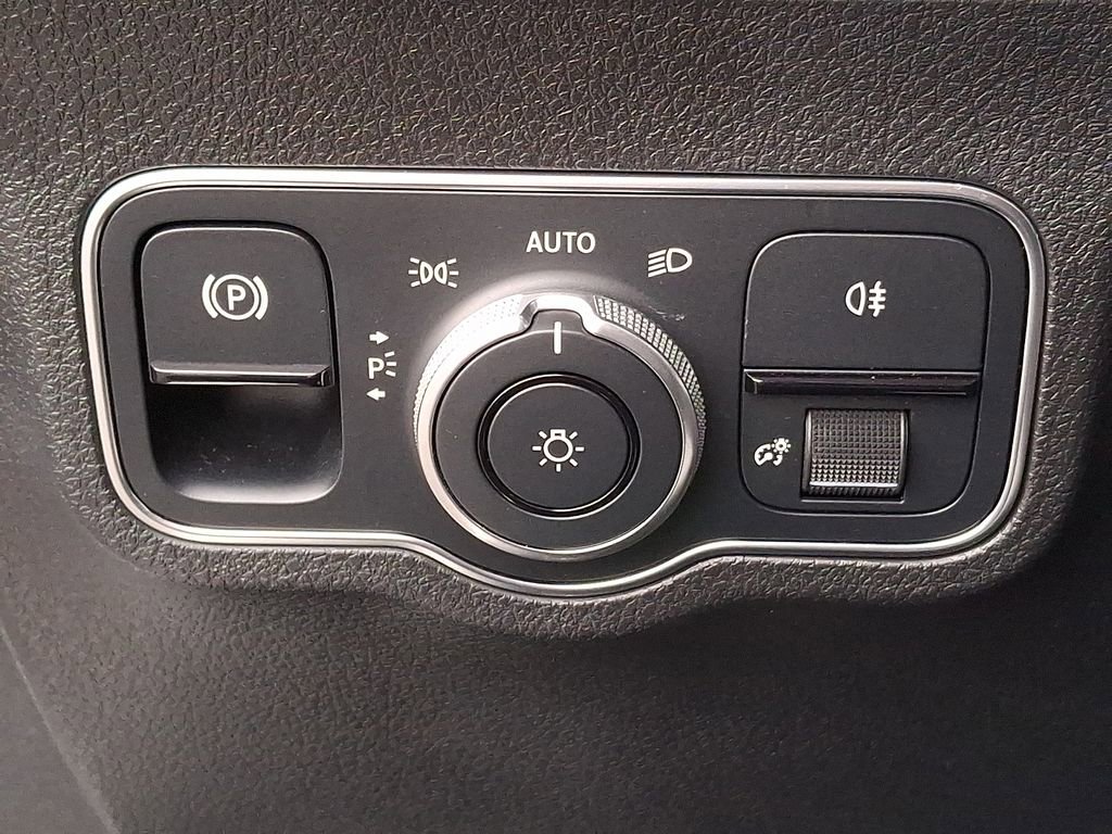 Used 2022 Mercedes-Benz GLB 250 4MATIC w/ AMG Line image 23