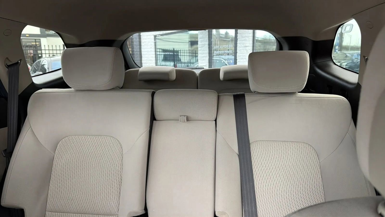 Used 2017 Hyundai Santa Fe SE image 34