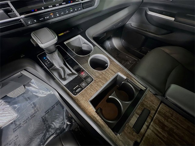 Used 2025 Toyota Sienna Platinum image 24