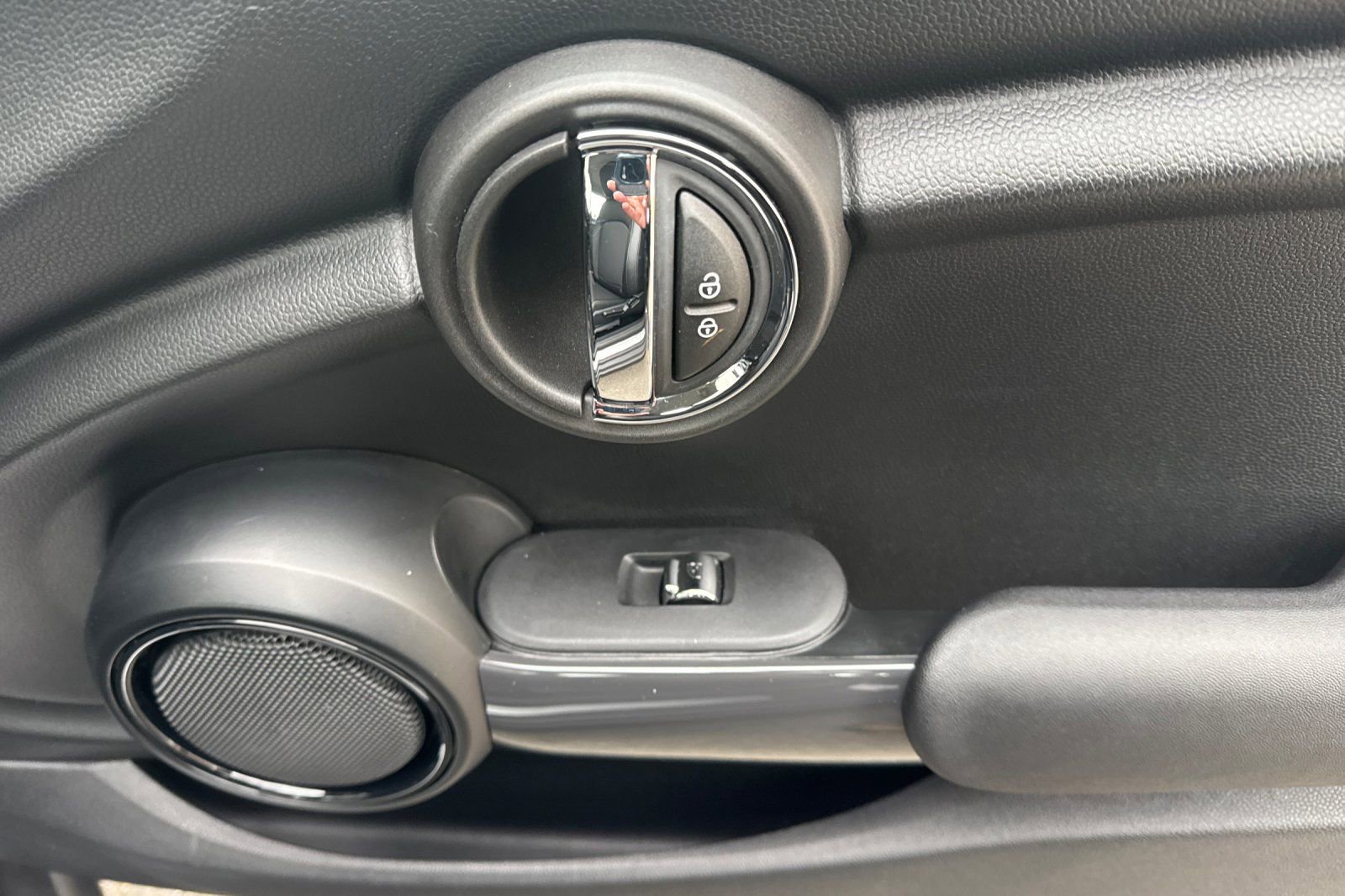 Used 2019 MINI Cooper 2-Door Hardtop image 17