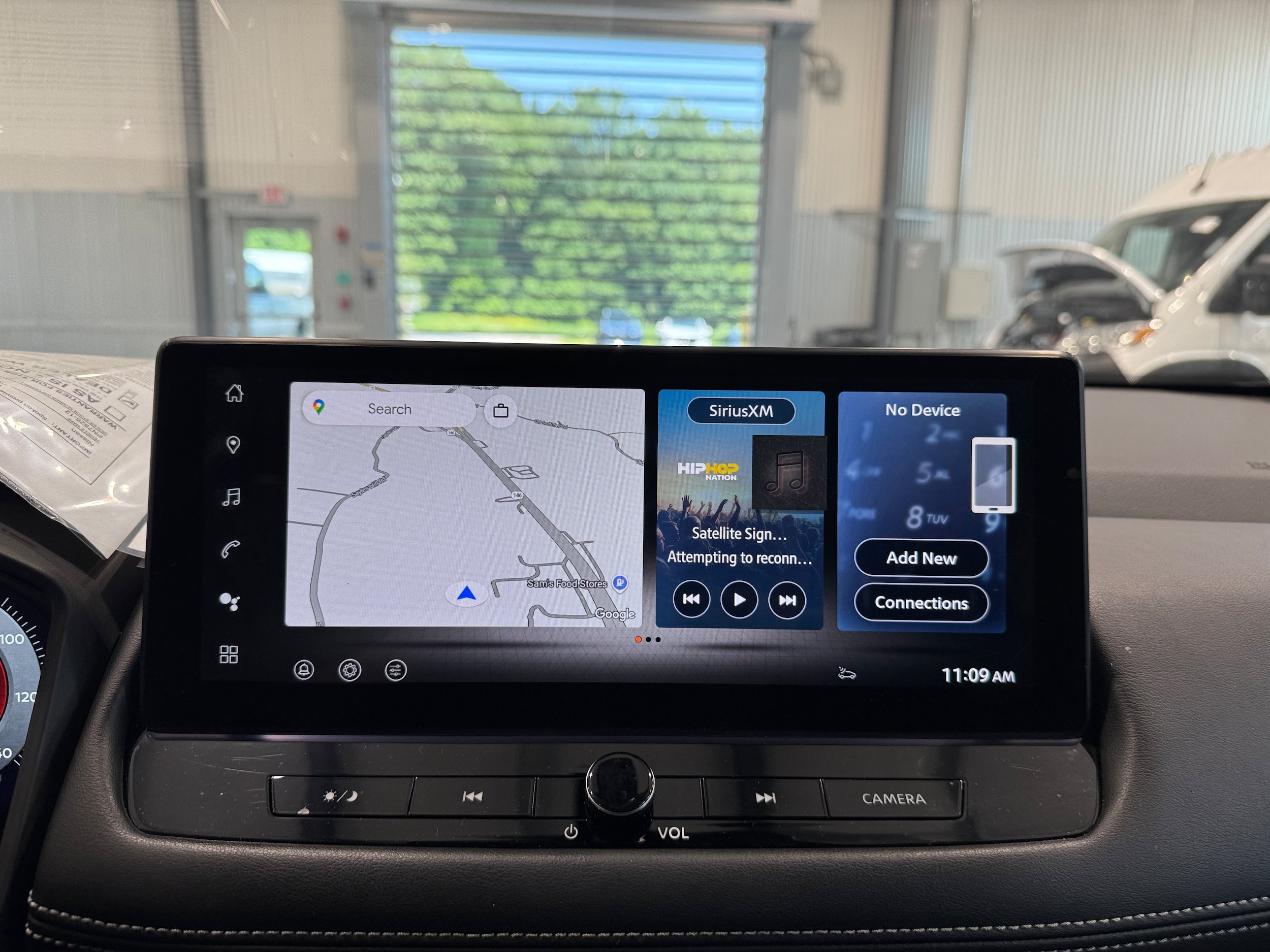 Used 2025 Nissan Rogue SL w/ Tech Package AWD/4WD image 17