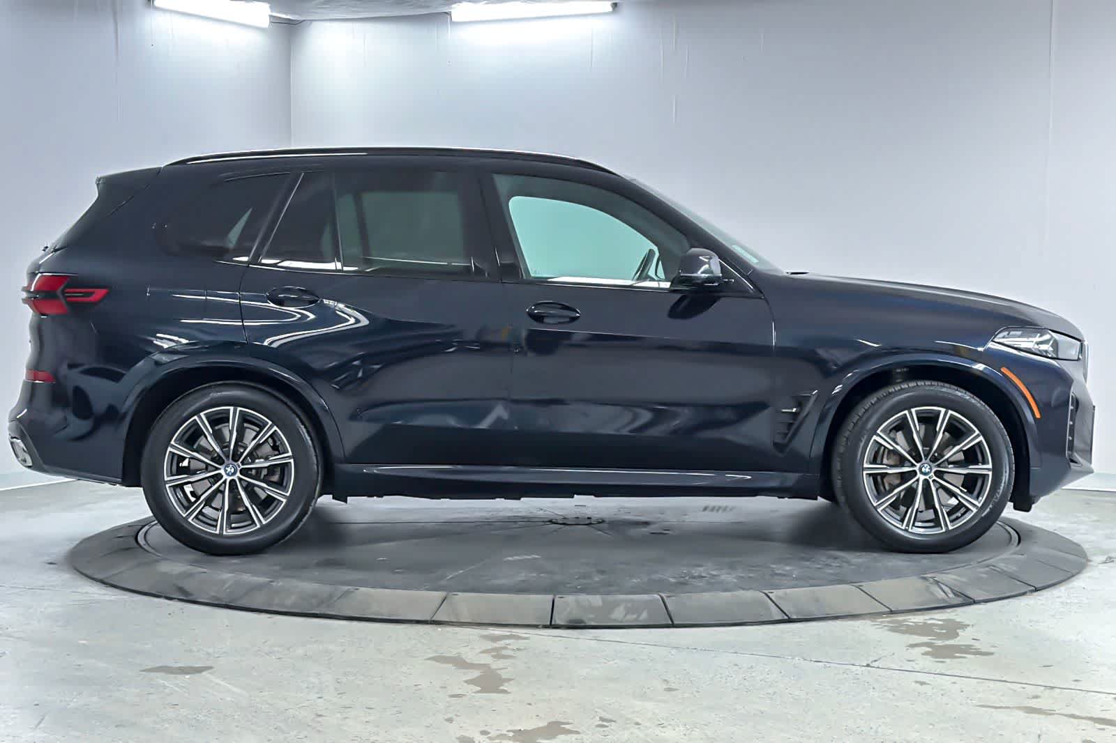 Used 2024 BMW X5 xDrive50e w/ M Sport Package AWD/4WD image 8