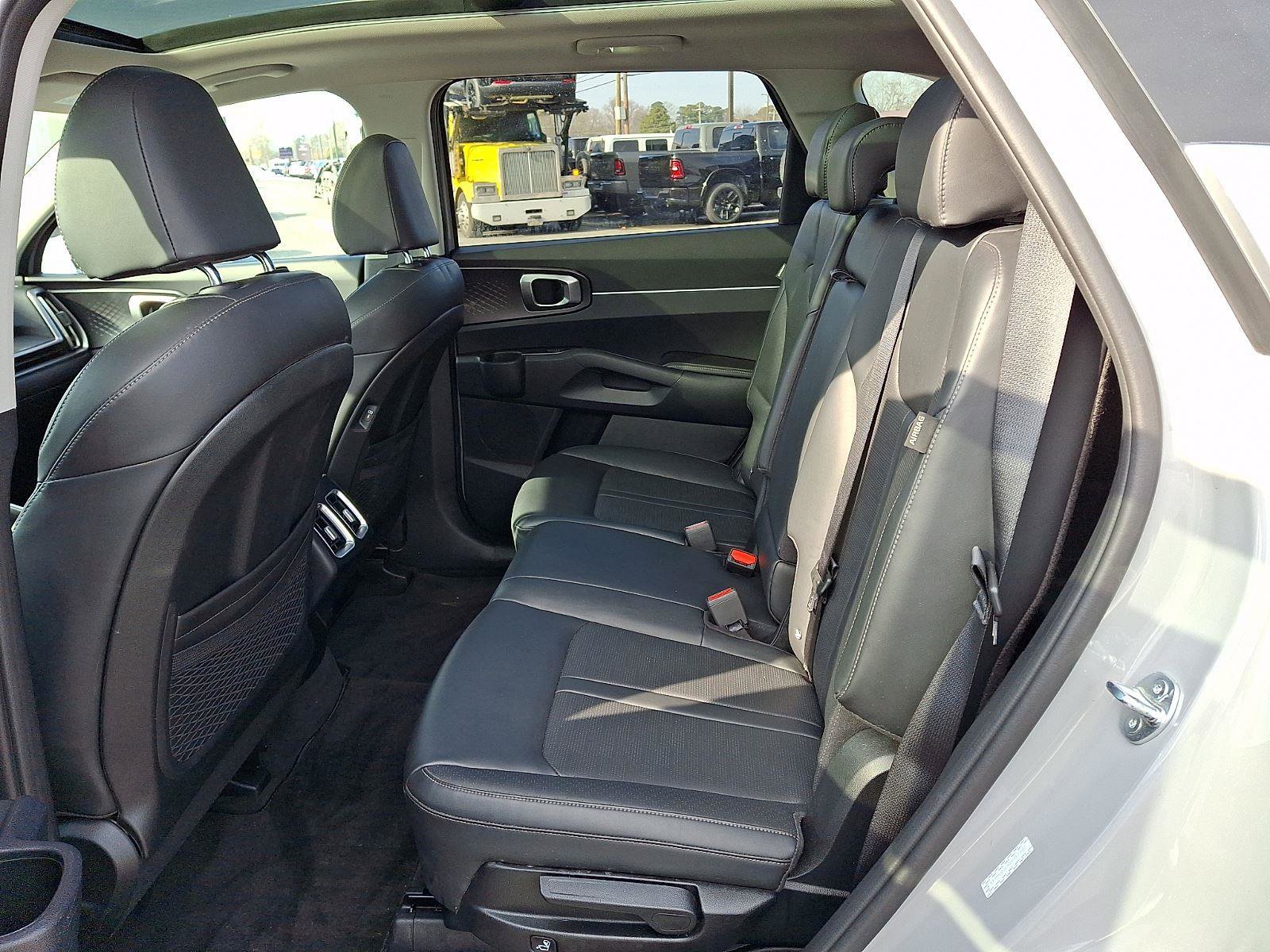 Used 2025 Kia Sorento S w/ Panoramic Sunroof Package image 22