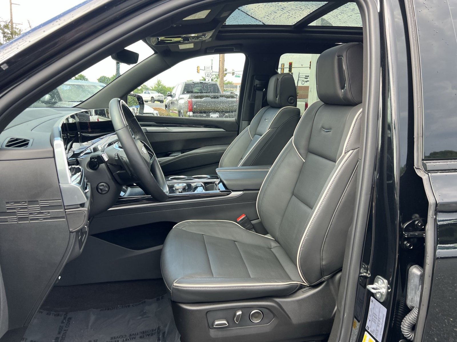 Used 2026 Cadillac Escalade Sport AWD/4WD image 13