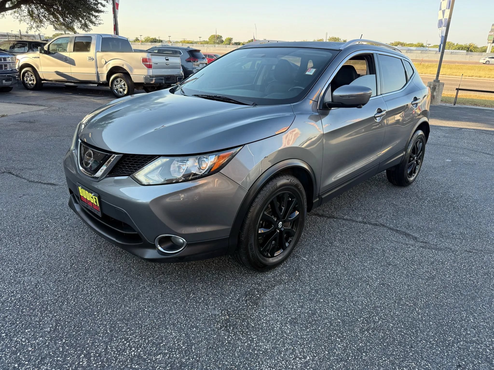 Used 2018 Nissan Rogue Sport SL FWD image 1