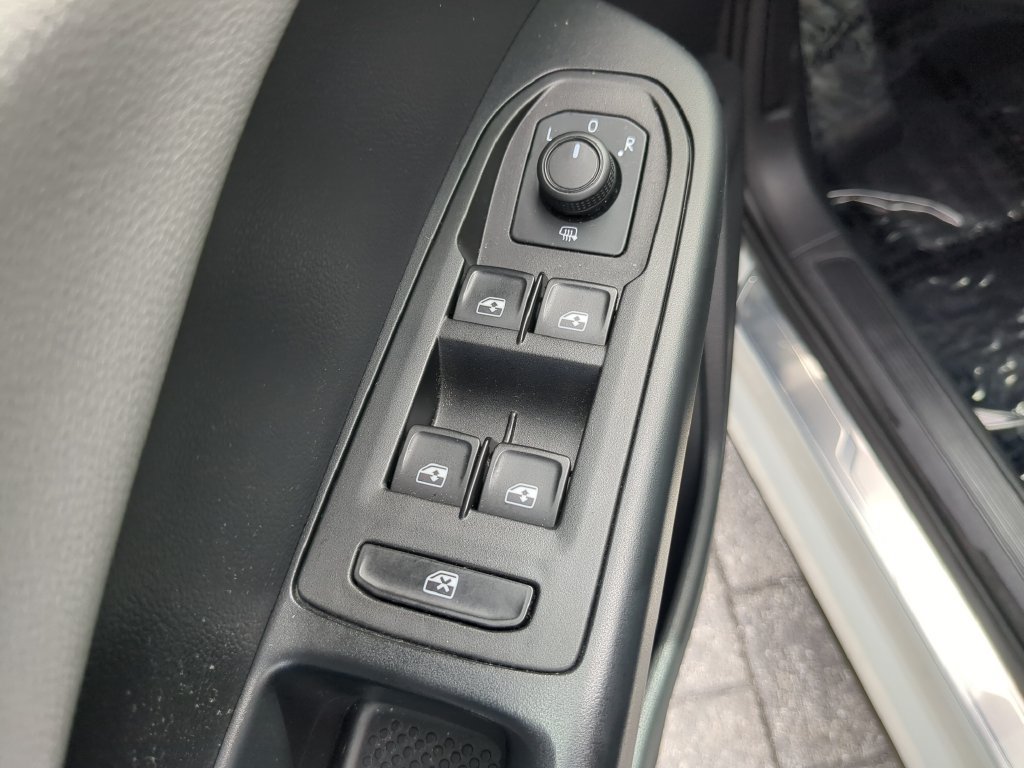 Certified 2022 Volkswagen Taos SE FWD image 17
