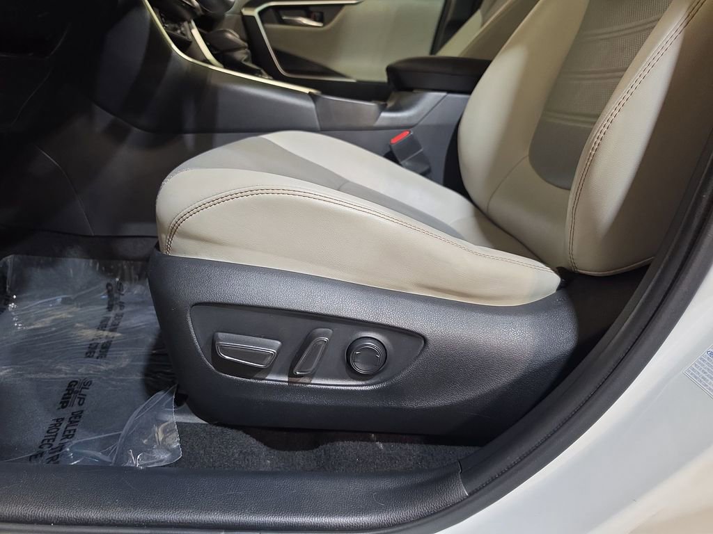 Used 2021 Toyota RAV4 Limited image 14