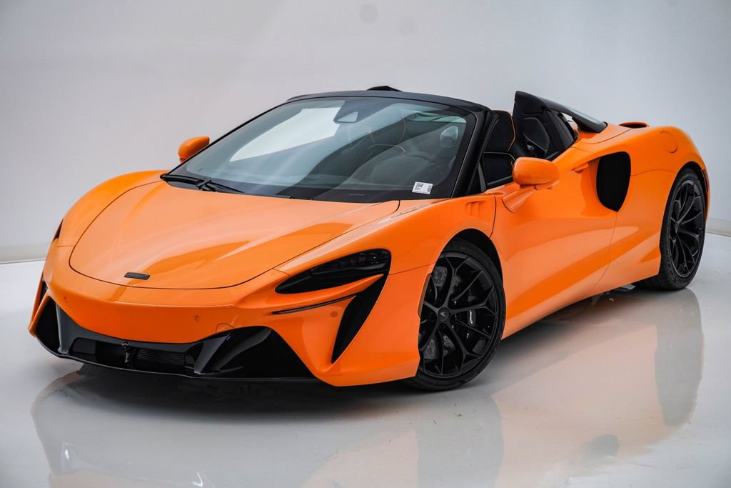 Used 2026 McLaren Artura Spider RWD image 3